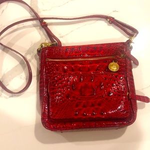 Brahmin genuine leather crossbody! Rarely worn. Storage-interior and exterior